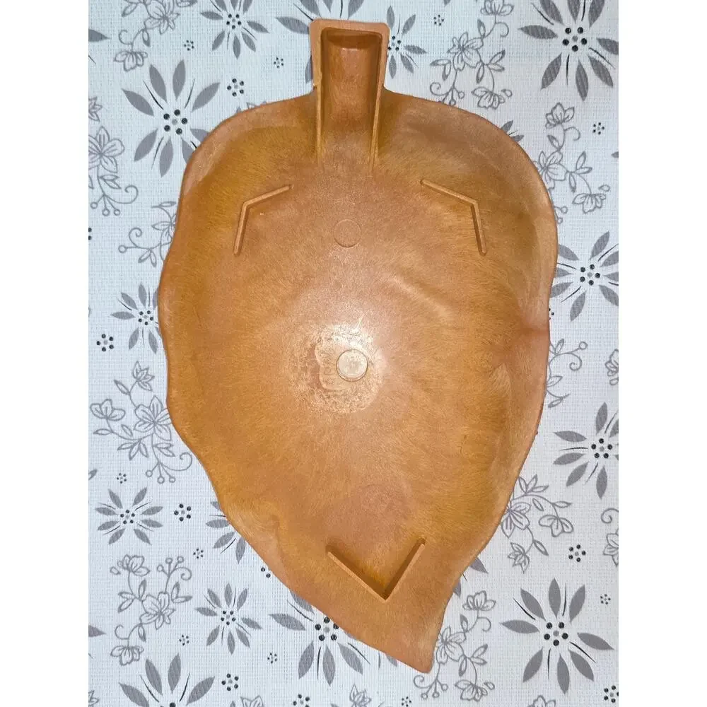 Leaf-Shaped Wall Hanging / Decorative Tray